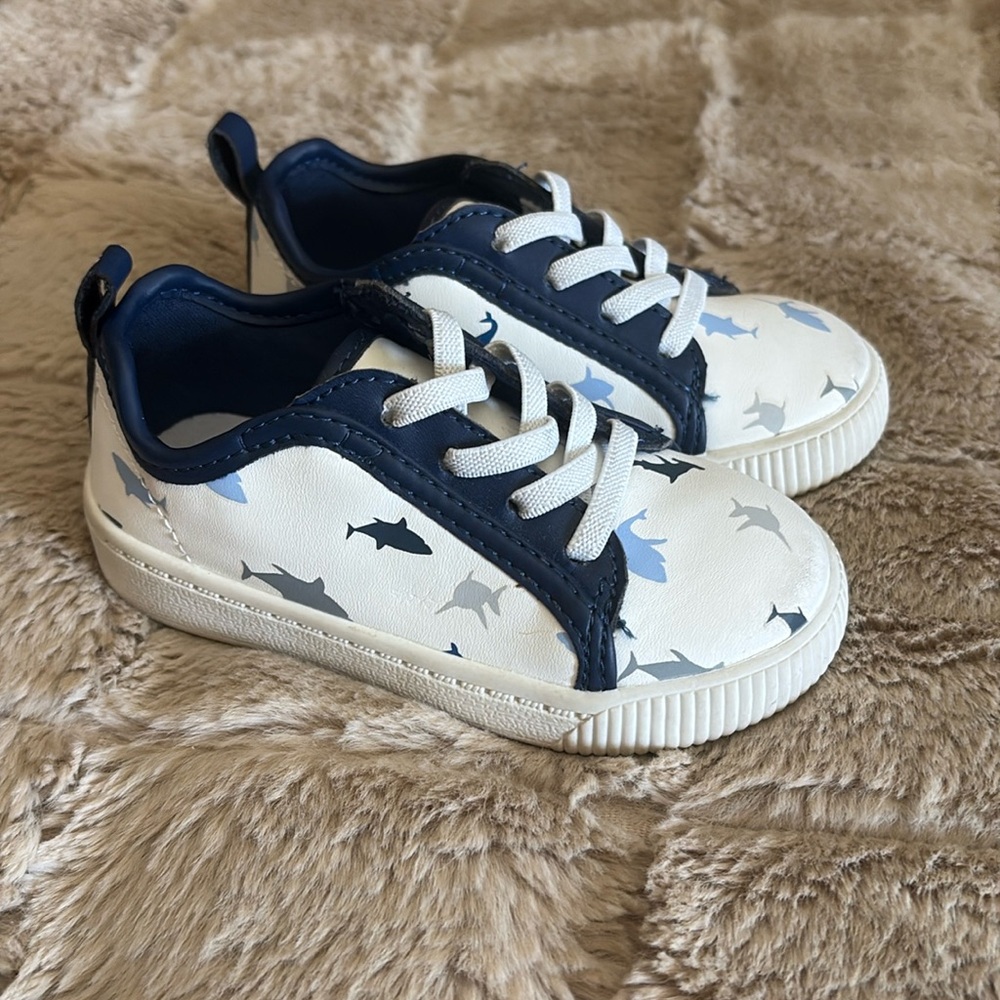 Carter's boys' shark-print casual sneakers in navy and white in size 7.
